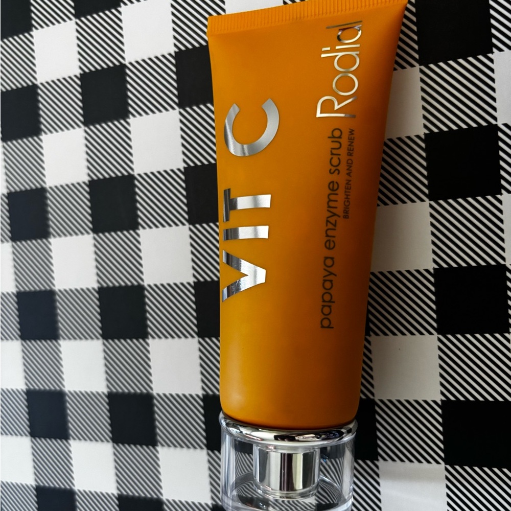 VIT C Radical Enzyme facial scrub